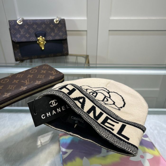 Chanel 米色无檐便帽