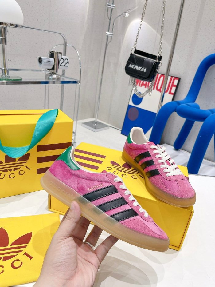 Gucci x Adidas 女式瞪羚运动鞋粉色 GG