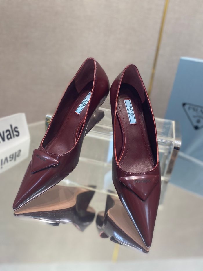 Prada 女式拉丝高跟鞋酒红色 2.6 英寸/65 毫米 PRD