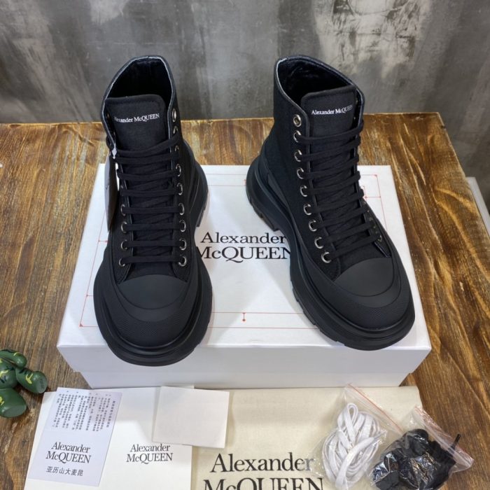 复刻Alexander McQueen 女式 Tread Slick 靴子棉质黑色 604254W4MV21000