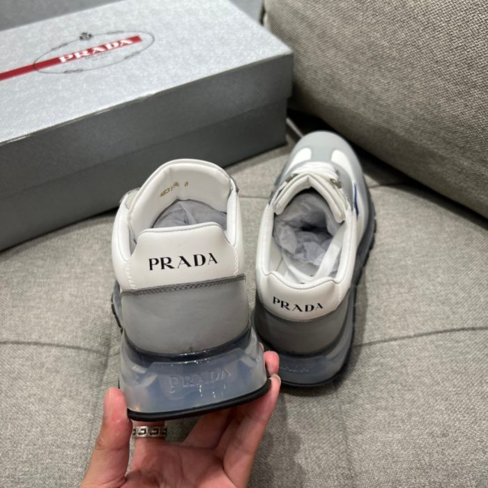 Prada Prax 01 男士灰色/白色运动鞋 1.6 英寸/40 毫米 PRD