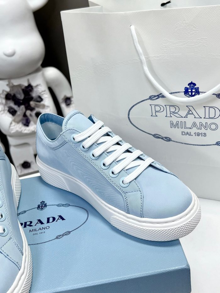 Prada 女式 Macro 再生尼龙拉绒运动鞋蓝色 1.2 英寸/30 毫米 PRD