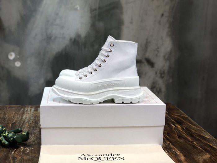 复刻Alexander McQueen 女式 Tread Slick 靴子棉质白色 604254W4MV29000