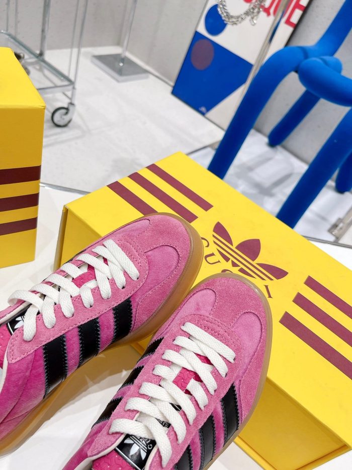 Gucci x Adidas 女式瞪羚运动鞋粉色 GG