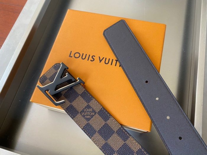 高仿Louis Vuitton 首字母双面 LV 腰带 Damier Ebene 帆布配黑色金属配件 LV 女士腰带