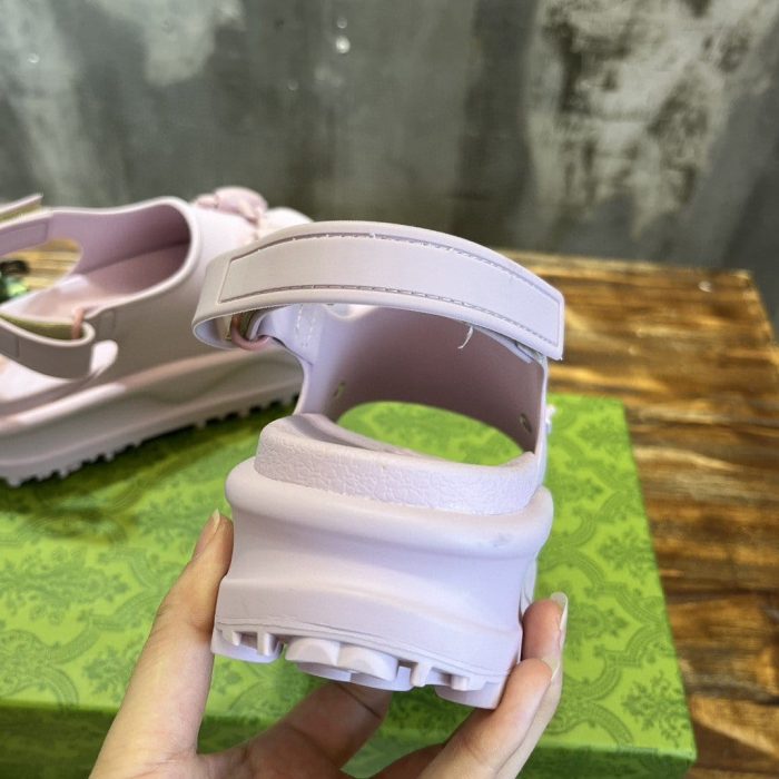 女式马衔扣平底凉鞋紫色 742435 JAAC9 6816