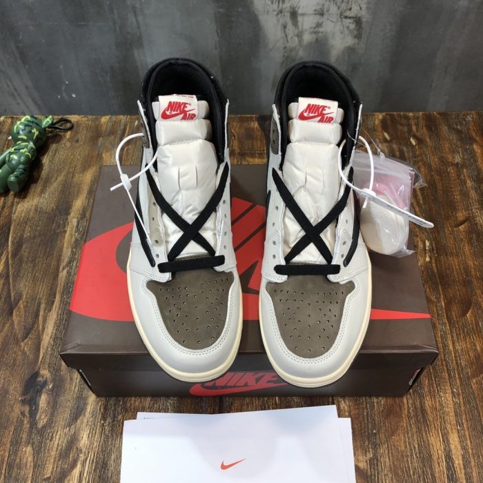 Travis Scott x Nike Air Jordan 1 Retro High OG Mocha 和白色女式运动鞋，女鞋