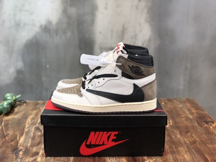 Travis Scott x Nike Air Jordan 1 Retro High OG Mocha 和白色女式运动鞋，女鞋