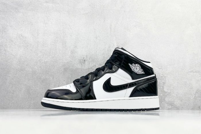 Nike Air Jordan 1 Mid 全明星黑色/白色女式运动鞋，女鞋