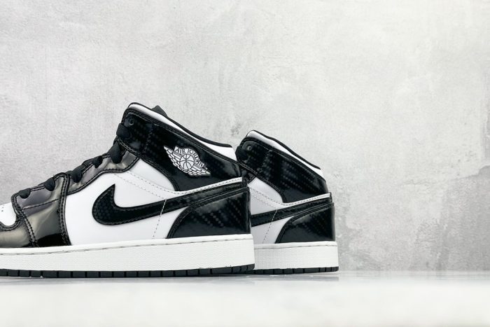 Nike Air Jordan 1 Mid 全明星黑色/白色女式运动鞋，女鞋