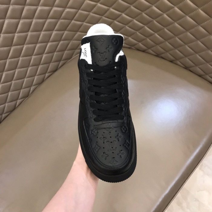 高仿Louis Vuitton 和 Nike Air Force 1 By Virgil Abloh 全黑男士、男鞋