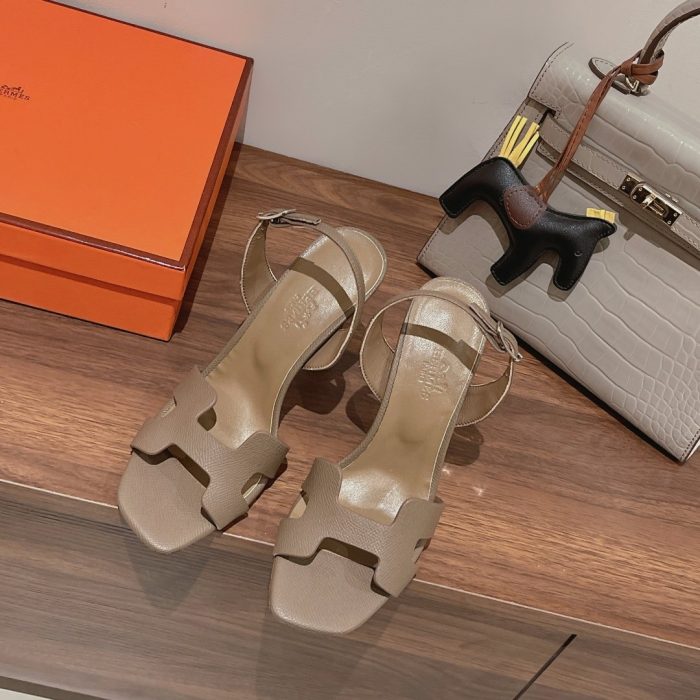 Hermes Ella 女式凉鞋浅棕色 4.1 英寸/10.5 厘米