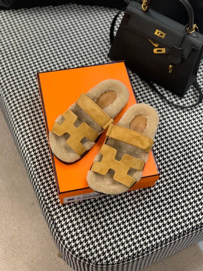 爱马仕 (Hermes) 女式西普草黄色凉鞋