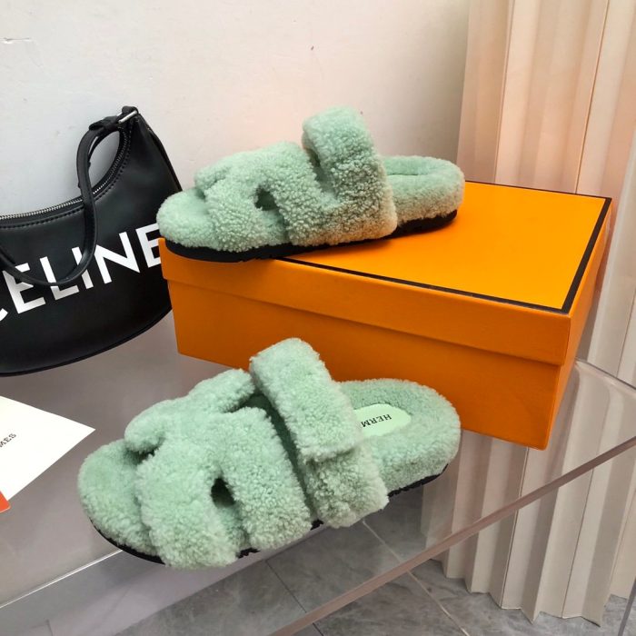 爱马仕 (Hermes) 女式西普凉鞋亮绿色