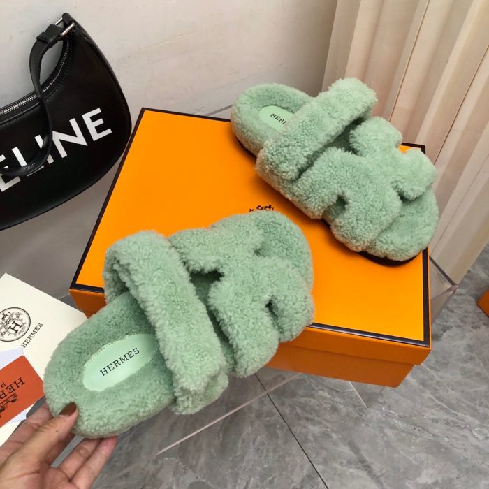 爱马仕 (Hermes) 女式西普凉鞋亮绿色