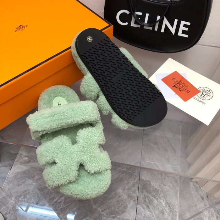 爱马仕 (Hermes) 女式西普凉鞋亮绿色