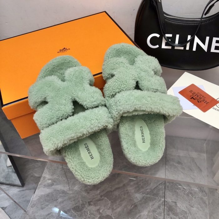 爱马仕 (Hermes) 女式西普凉鞋亮绿色