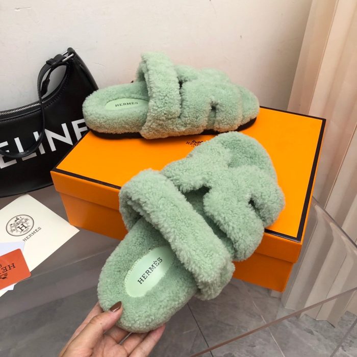 爱马仕 (Hermes) 女式西普凉鞋亮绿色
