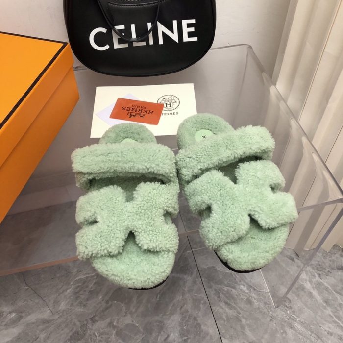爱马仕 (Hermes) 女式西普凉鞋亮绿色