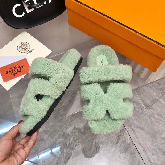 爱马仕 (Hermes) 女式西普凉鞋亮绿色