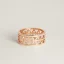 chaine-d-ancre-divine-ring-small-model-222606B_00-worn-1-0-0-900-900_g.webp